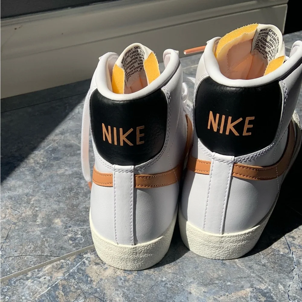 Pink Nike blazers size 9.5 women’s 8 men’s - Picture 3 of 7